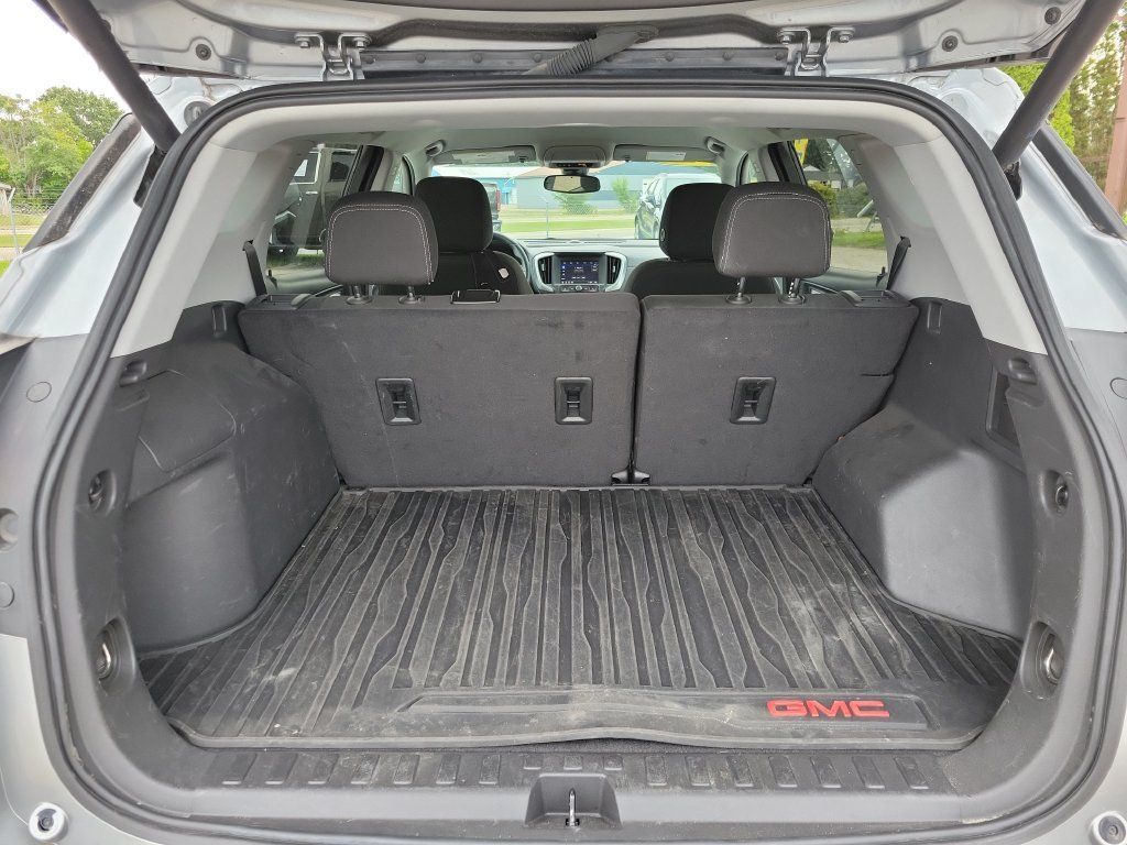 Used 2023 GMC Terrain SLE w/ Driver Convenience Package AWD/4WD image 8
