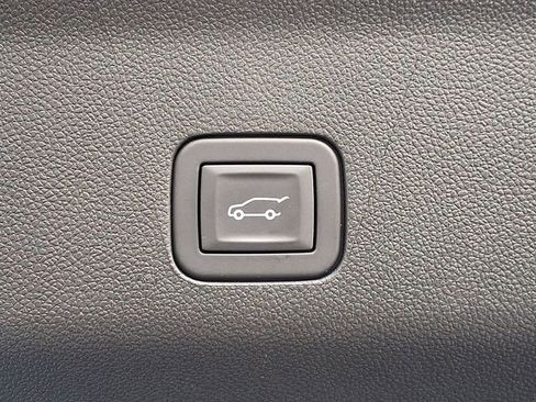 Used 2025 Chevrolet Tahoe LT image 31