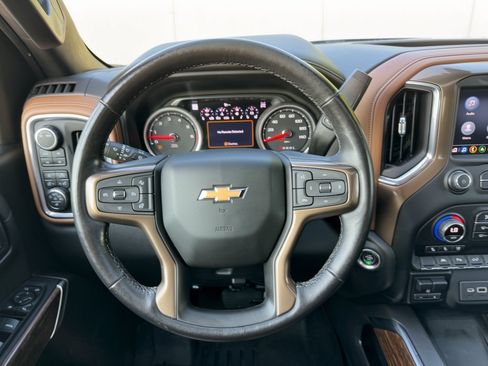 Used 2022 Chevrolet Silverado 1500 High Country w/ Technology Package AWD/4WD image 10
