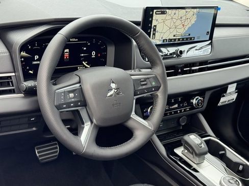 New 2025 Mitsubishi Outlander SEL image 14