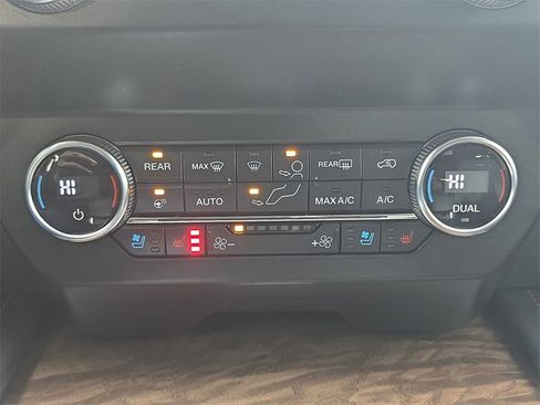 Used 2019 Ford Expedition Platinum image 24