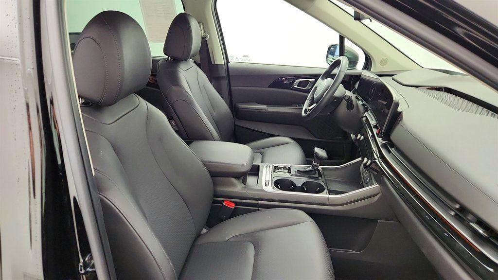 Used 2025 Kia Carnival SX Prestige FWD image 26