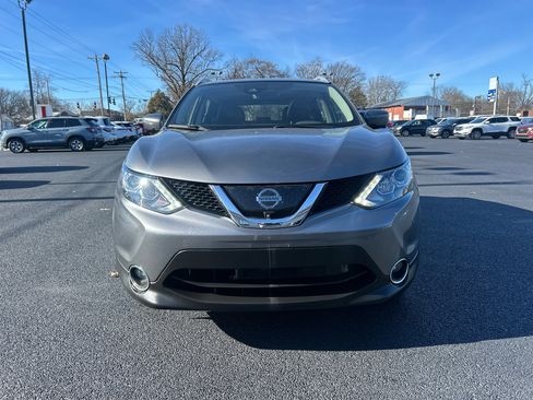 Used 2018 Nissan Rogue Sport SL w/ SL Premium Package image 2
