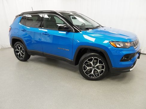 Certified 2026 Jeep Compass Limited AWD/4WD image 9