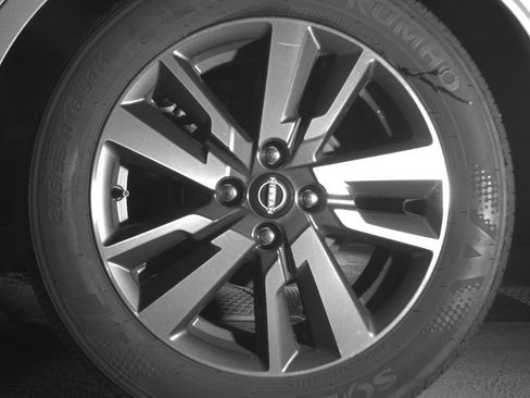 Used 2025 Nissan Versa SV FWD image 14
