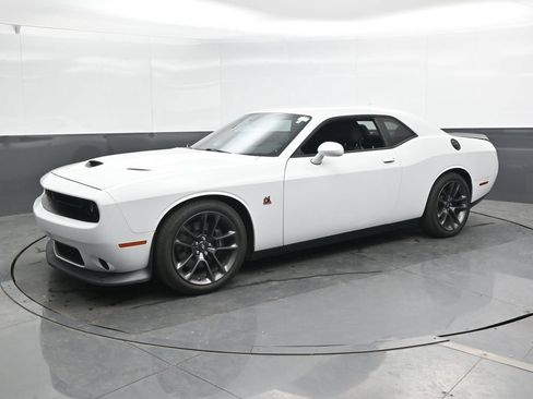 Used 2021 Dodge Challenger R/T Scat Pack RWD image 9