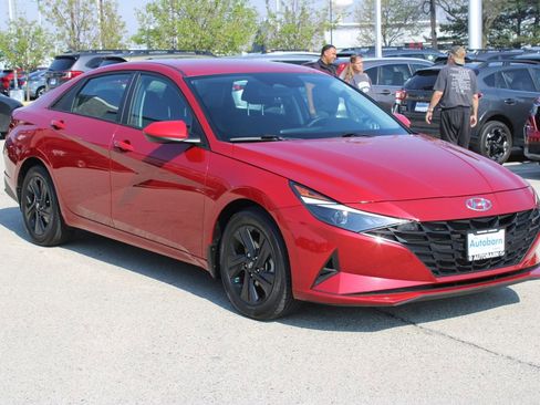 Used 2023 Hyundai Elantra SEL FWD image 3