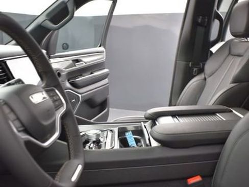 New 2026 Jeep Grand Wagoneer L 4WD w/ Premium Group I image 10