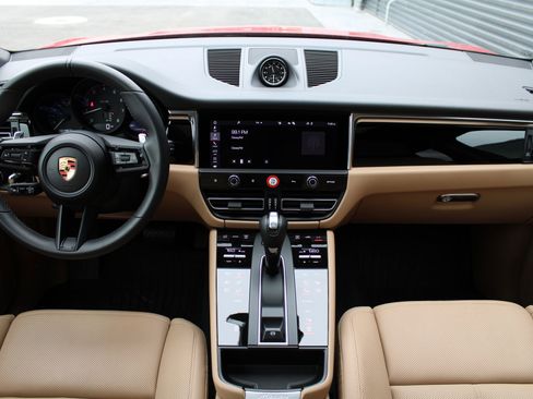 Used 2025 Porsche Macan image 22