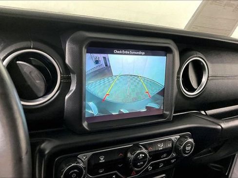 Used 2019 Jeep Wrangler Unlimited Sahara AWD/4WD image 13