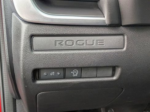 Used 2023 Nissan Rogue S image 34