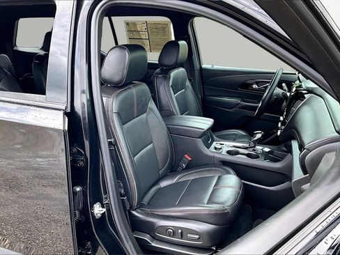 Used 2022 Chevrolet Traverse RS FWD image 7