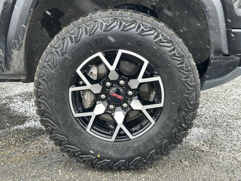 Used 2023 GMC Canyon Denali AWD/4WD image 9