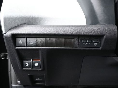 Used 2025 Toyota Sienna LE image 22