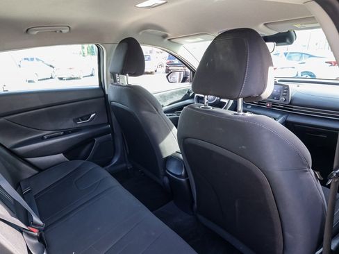 Used 2021 Hyundai Elantra SEL image 19