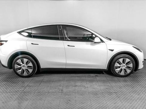 Used 2023 Tesla Model Y Long Range AWD/4WD image 8