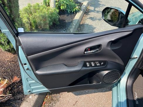 Used 2017 Toyota Prius Four FWD image 11