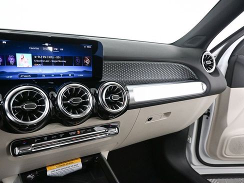 Used 2025 Mercedes-Benz GLB 250 image 13