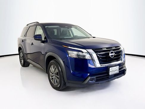 Used 2024 Nissan Pathfinder SV FWD image 1
