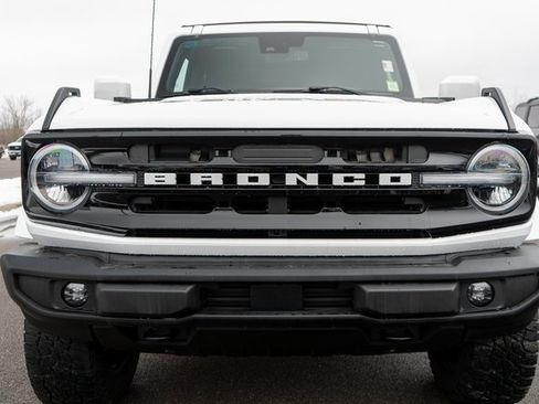 Used 2023 Ford Bronco Outer Banks image 3
