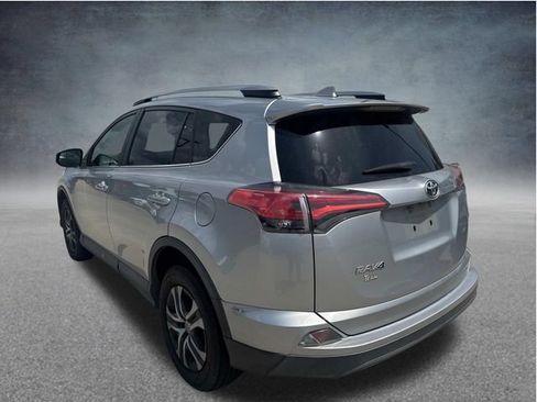 Used 2017 Toyota RAV4 LE FWD image 7