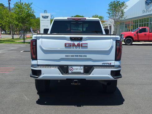 Used 2025 GMC Sierra 2500 AT4 w/ AT4 Premium Plus Package AWD/4WD image 5