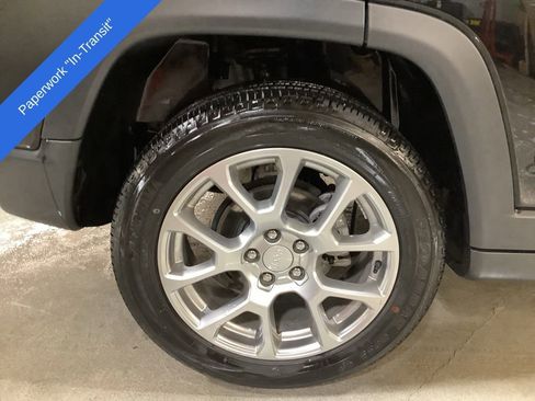 Used 2023 Jeep Compass Latitude AWD/4WD image 9