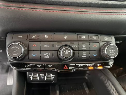Used 2025 Dodge Durango GT AWD/4WD image 31