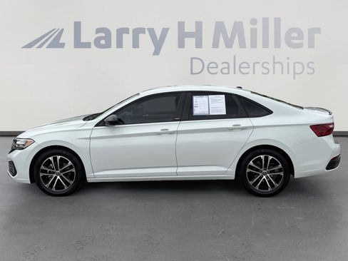 Used 2024 Volkswagen Jetta Sport FWD image 3