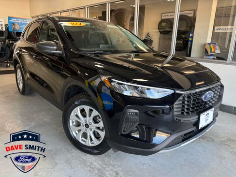 Certified 2024 Ford Escape Active AWD/4WD image 2
