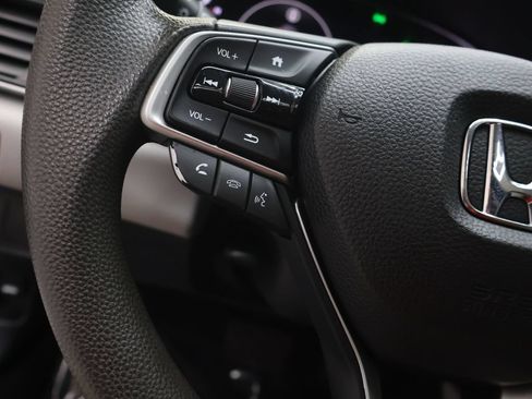 Used 2018 Honda Accord EX image 19