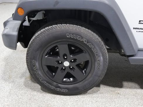 Used 2018 Jeep Wrangler Unlimited Sport S AWD/4WD image 9