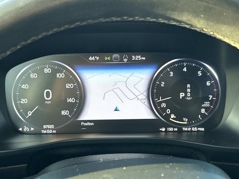 Used 2022 Volvo XC40 T5 Momentum image 34