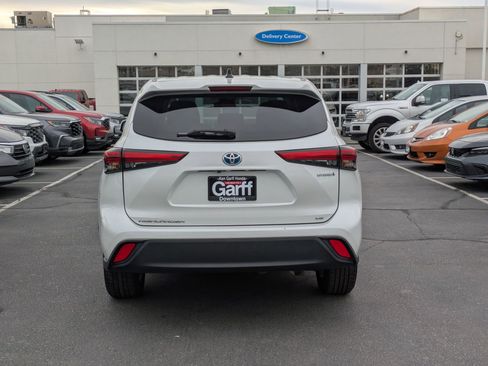 Used 2023 Toyota Highlander LE image 7