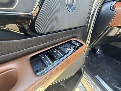 Used 2020 Lincoln Aviator Reserve w/ Equipment Group 201A image 13