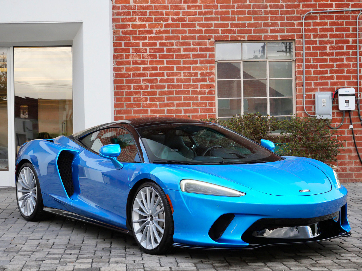 Used 2020 McLaren GT RWD image 1