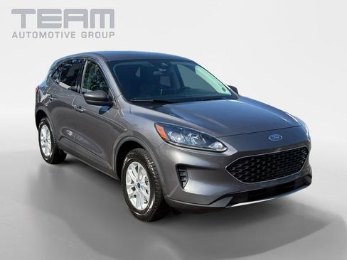 Used 2022 Ford Escape SE w/ Cold Weather Package AWD/4WD image 1