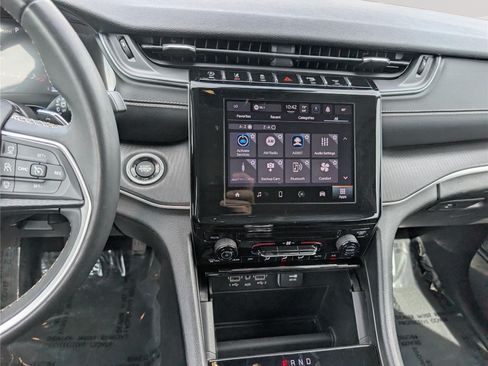 Used 2023 Jeep Grand Cherokee L Laredo RWD image 18