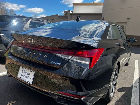 Used 2021 Hyundai Elantra Limited image 11