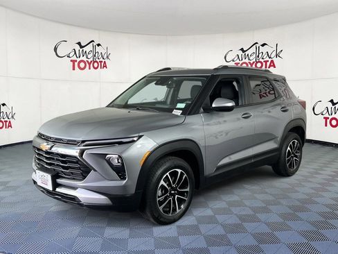 Used 2025 Chevrolet TrailBlazer LT image 2