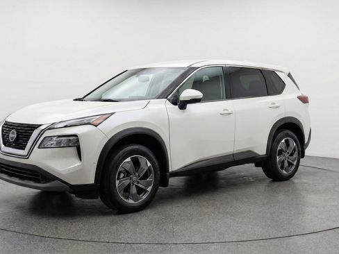 Used 2025 Nissan Rogue SV image 3