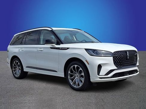 New 2026 Lincoln Aviator AWD image 2