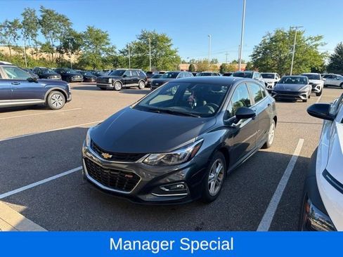 Used 2018 Chevrolet Cruze LT w/ Convenience Package FWD image 1