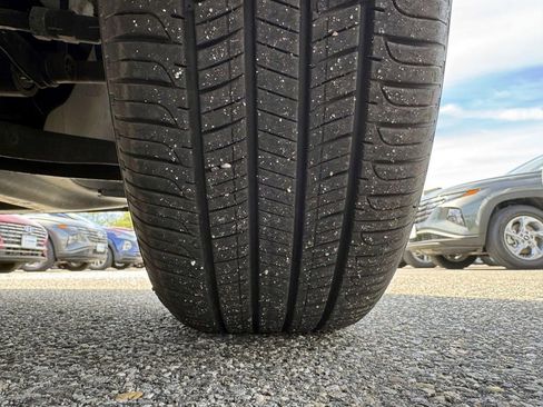 Used 2025 Hyundai Venue SE FWD image 33