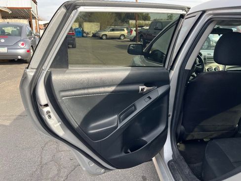 Used 2010 Toyota Matrix image 14