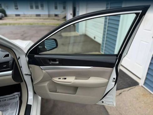 Used 2014 Subaru Legacy 2.5i Premium AWD/4WD image 40