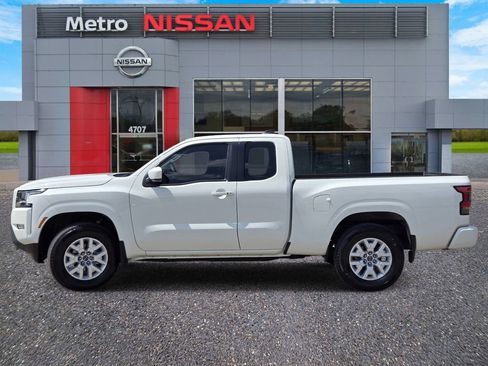 Used 2024 Nissan Frontier SV w/ SV Convenience Package AWD/4WD image 3