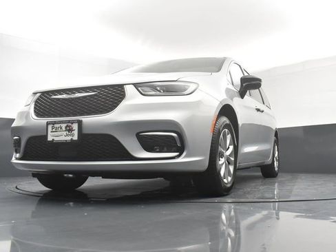 New 2026 Chrysler Pacifica Select AWD/4WD image 20