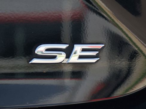 Used 2025 Toyota Camry SE image 18