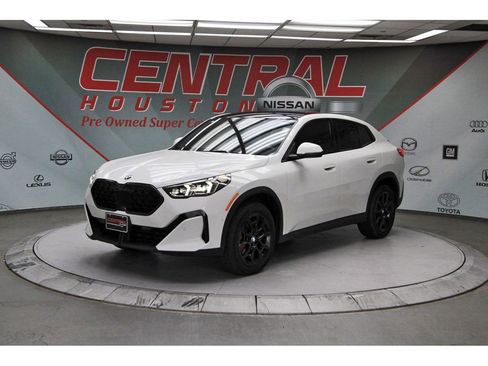 Used 2026 BMW X2 xDrive28i AWD/4WD image 2